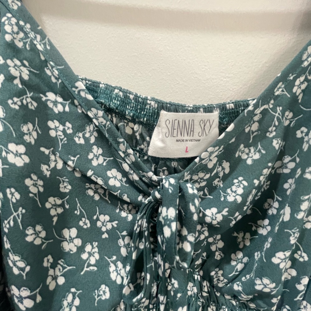 LARGE LONG SLEEVE GREEN WHITE FLORAL BLOUSE